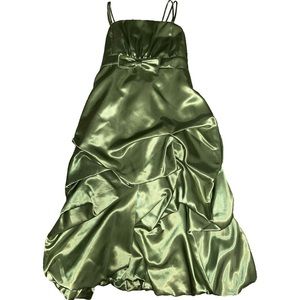Beautiful junior dress. Green with spaghetti straps.